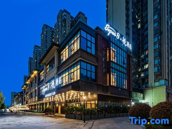 Super 8 yue Hotel