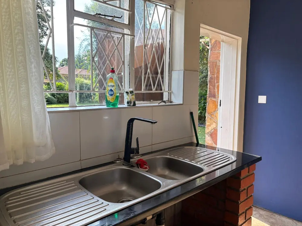 Double Bedroom In Mt Pleasant Heights - 2378