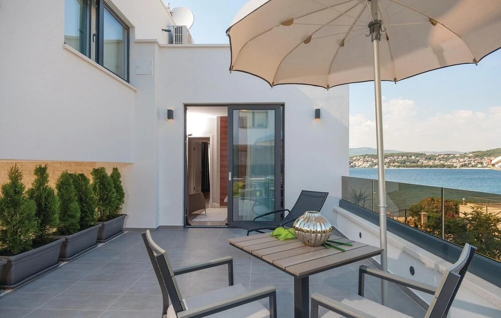 Amazing Home in Okrug Gornji With Sauna, Wifi and 6 Bedrooms