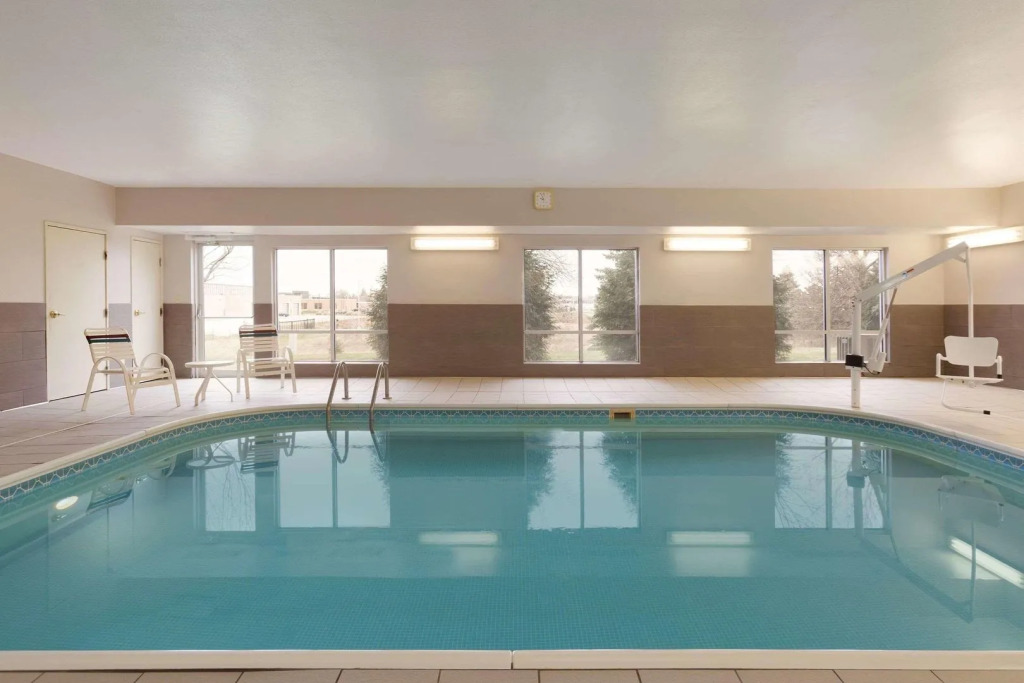 Country Inn & Suites by Radisson, Rochester, MN