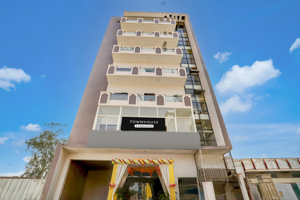 Collection O 76042 Hotel Rk Heights And Banquets