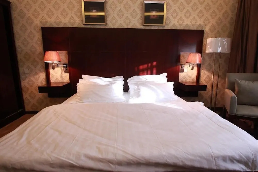 Bhanis Hotel