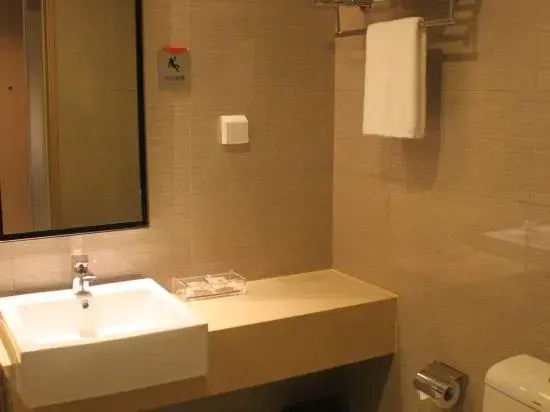 Ningbo Qianwan New Zone Haiyue Huantu NANYUAN INN Hotel (Dazhong Square)