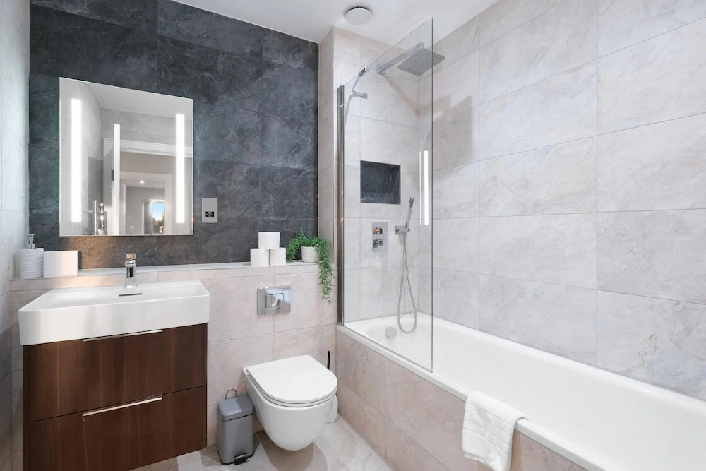 The Isleworth Garden Retreat 3BR 2BA with Gated Parking