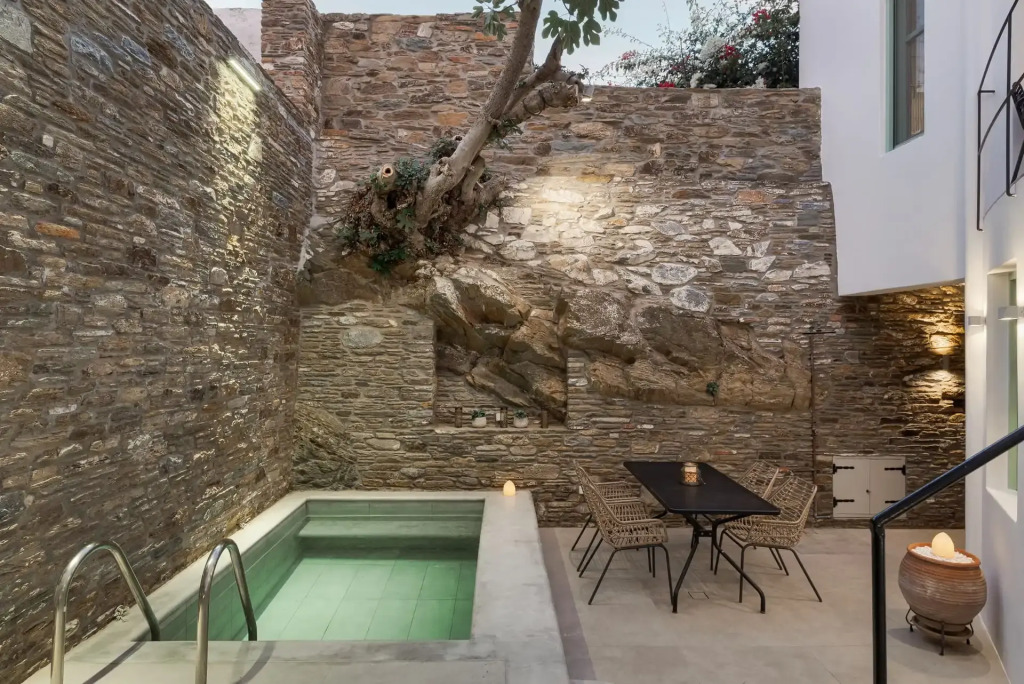 Porto Sereno Andros Suites