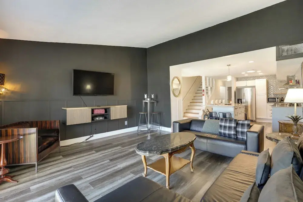 Stylish & Walkable! Pet-friendly St Augustine Gem