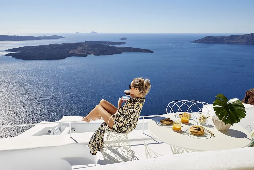 Gitsa Cliff Luxury Villa