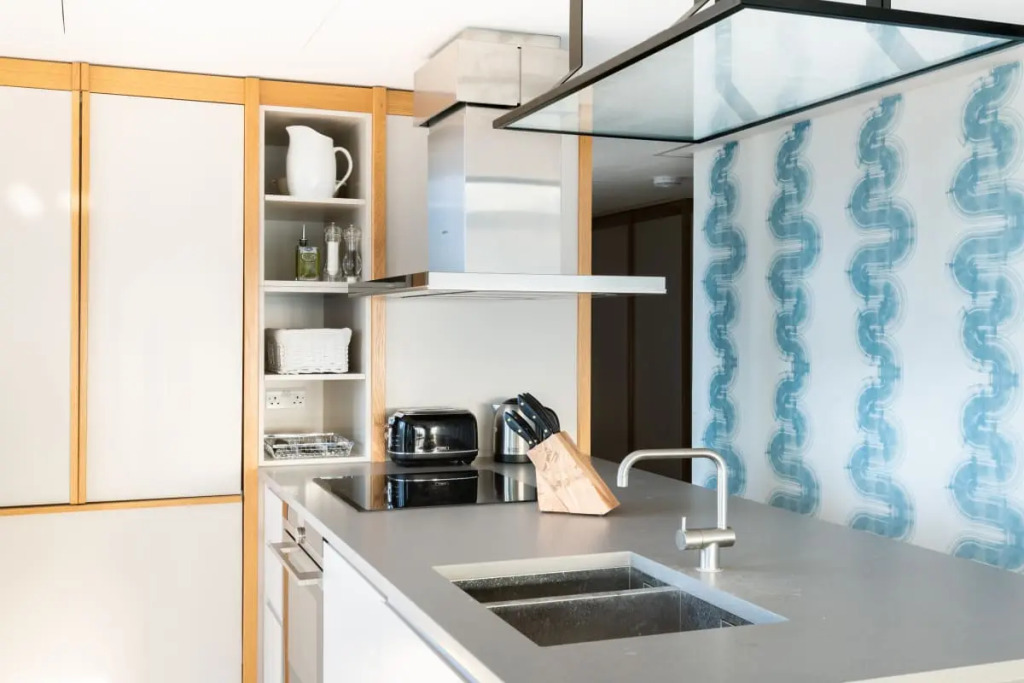 The Stratford Escape - Modern & Bright 2BDR Loft with Amazing Views