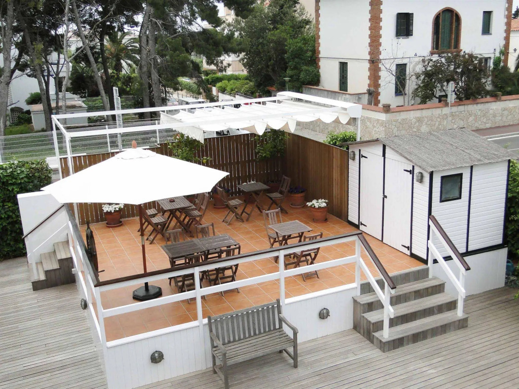 Antonios House