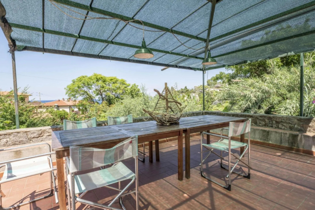 Villetta Sant'Andrea 400 meters from the beach with sea view terrace, garden and parking spaces-VILLETTA SANT'ANDREA