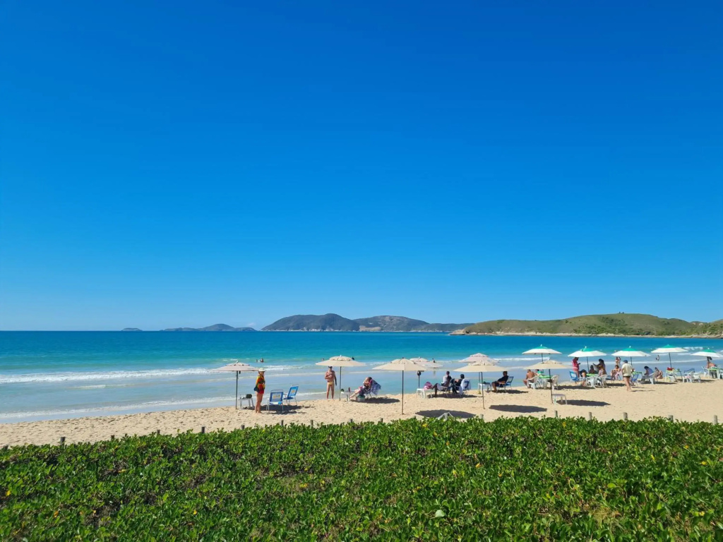 Lindissima Casa de Praia com Churrasqueira, 3 Qts-2Suites- 3 banheiros- Praia do Peró- Cabo Frio, Ótima localização com sala de jogos,Qdra de esportes, Parquinho para Crianças, Uma Qdra da Praia