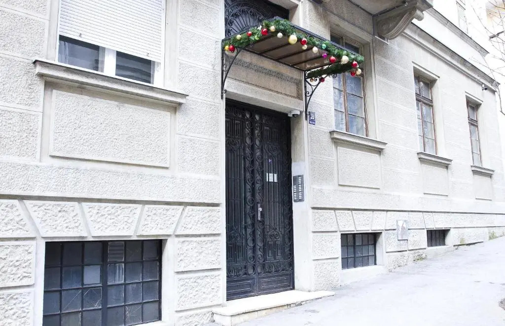 Crown Apartment - Your Royal Stay