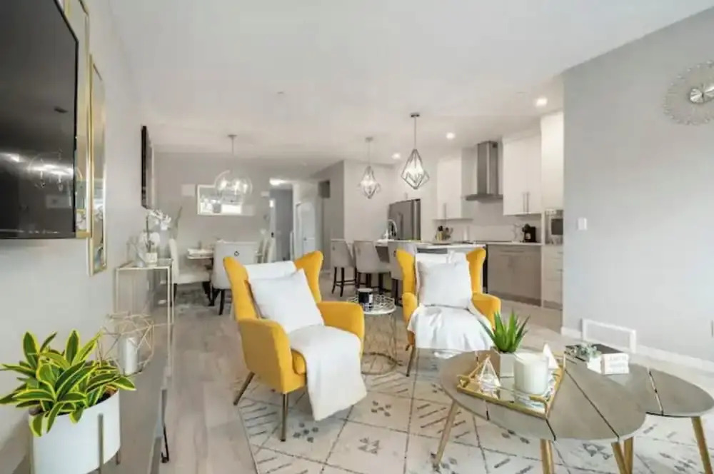 Luxury Modern Home - Livingstone