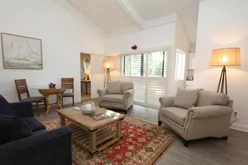 Lobos Lodge