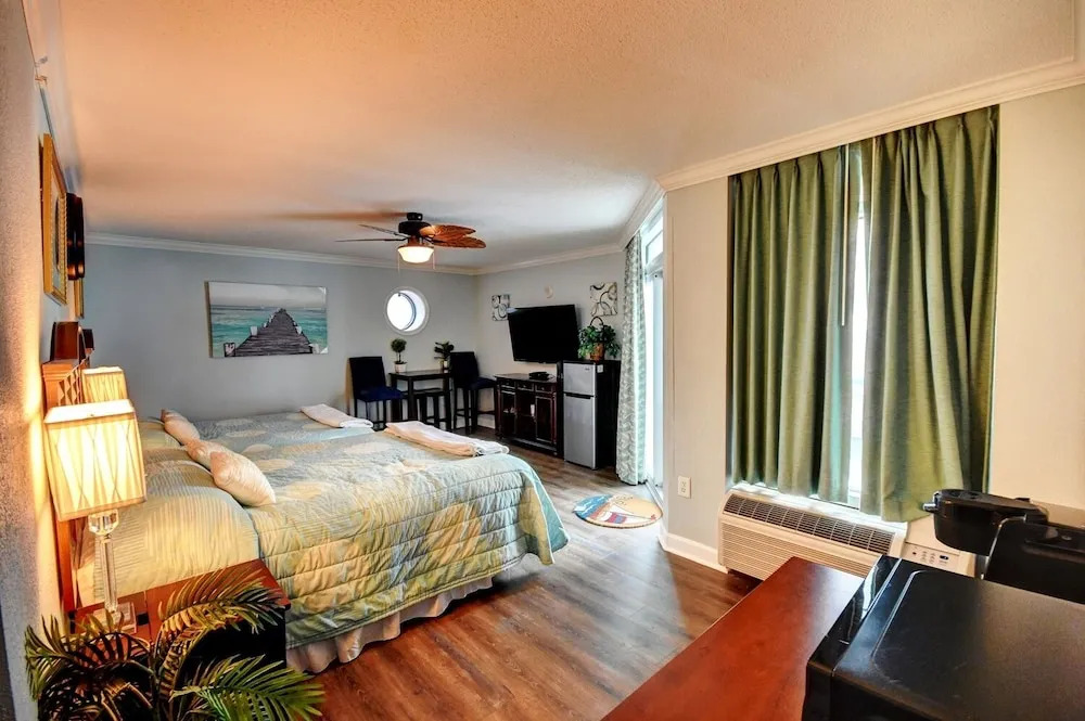 Grand Atlantic Resort 601 - Efficiency Studio Bedroom Condo by RedAwning