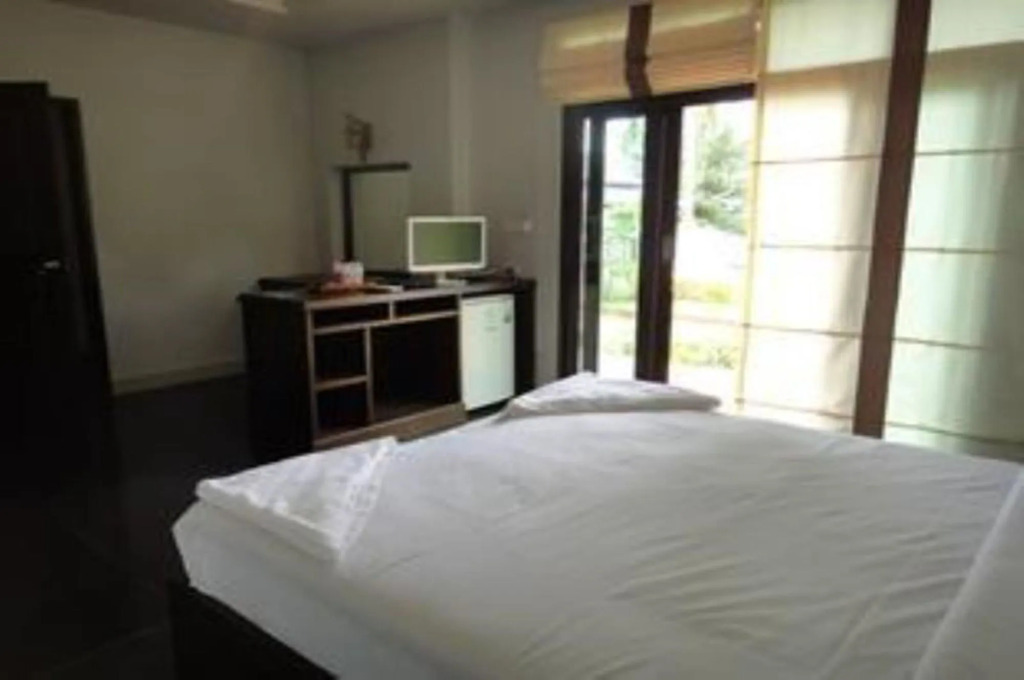Khanom Sunrise Beach Hotel