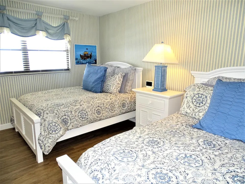 Gulf And Bay Club- B508 Beautiful Unit! 2 Bedroom Condo