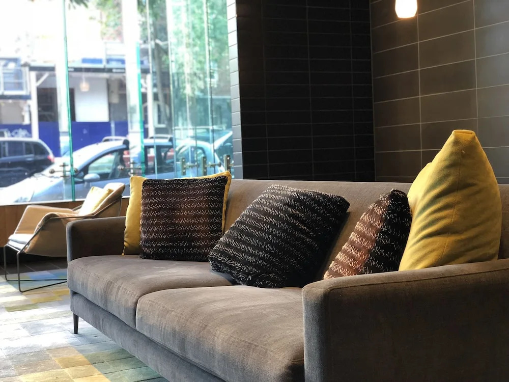 LVL 11 Cosy Apartment Near Lygon St