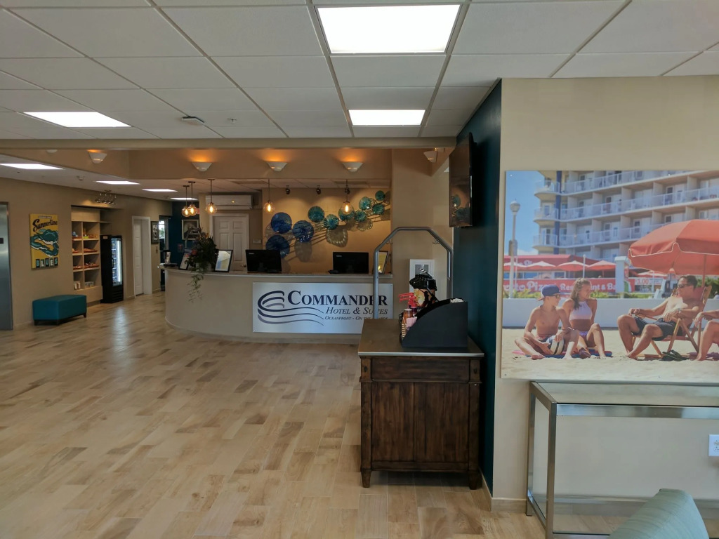 Commander Hotel & Suites
