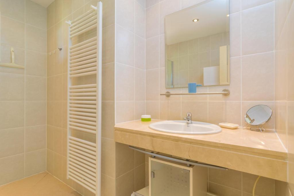 Can Clavell in Urbanitzaci Montferrutx