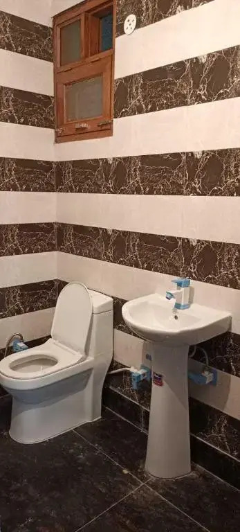 POP 89621 Hotel Yuvraj Place