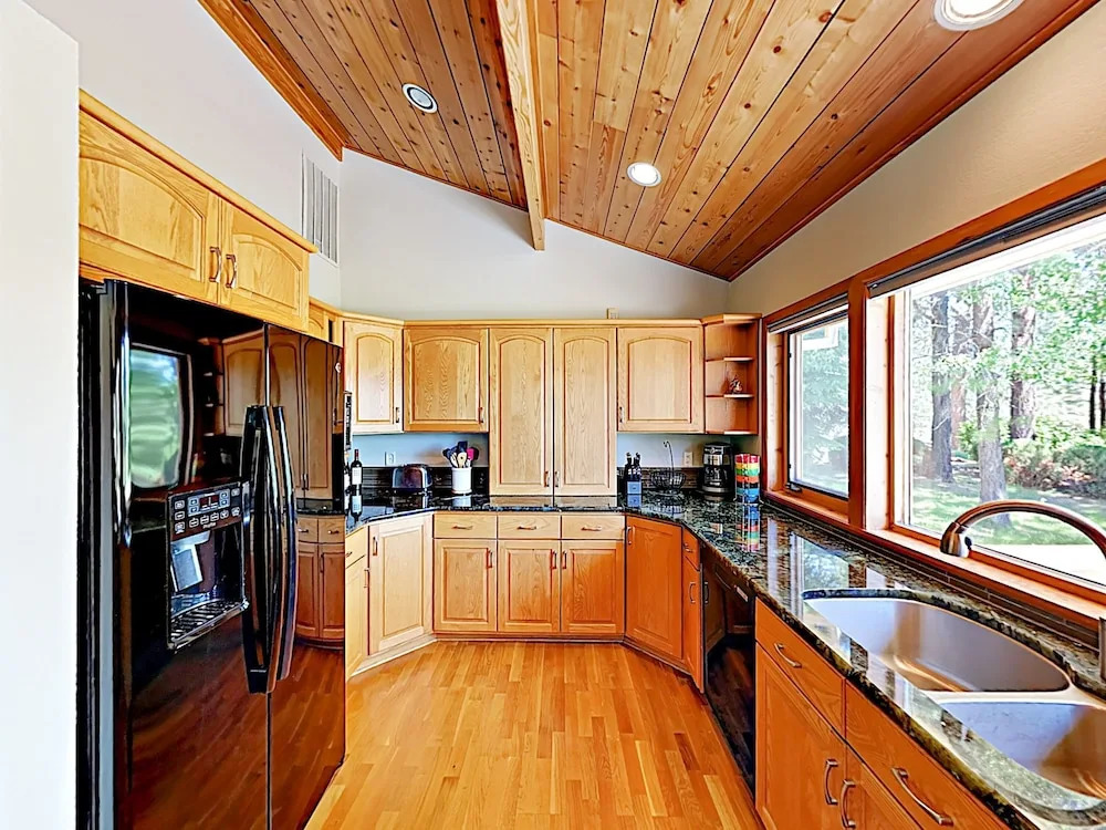 River Hideaway W/ Boat Slip, Kayaks & Hot Tub 4 Bedroom Home