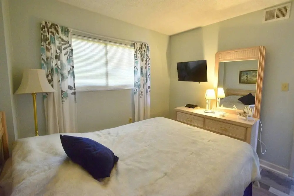 Shoreham Towers I 6c 3 Bedroom Condo by RedAwning, North Myrtle Beach