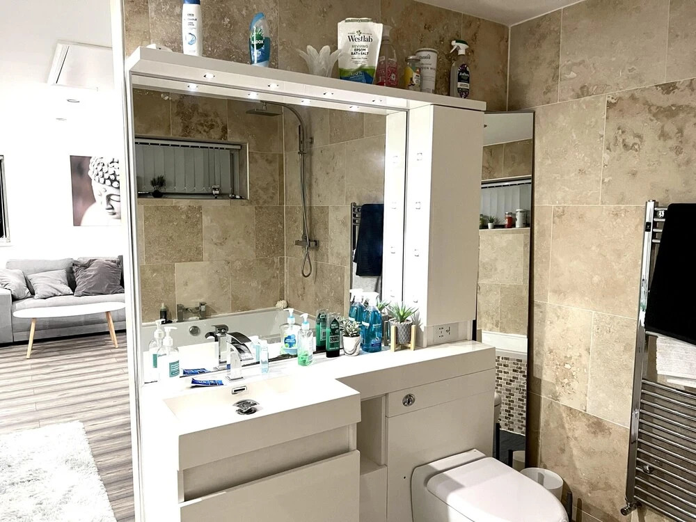 Penthouse Style Luxury 2 Bedroom House has Hot-Tub, extra fees apply