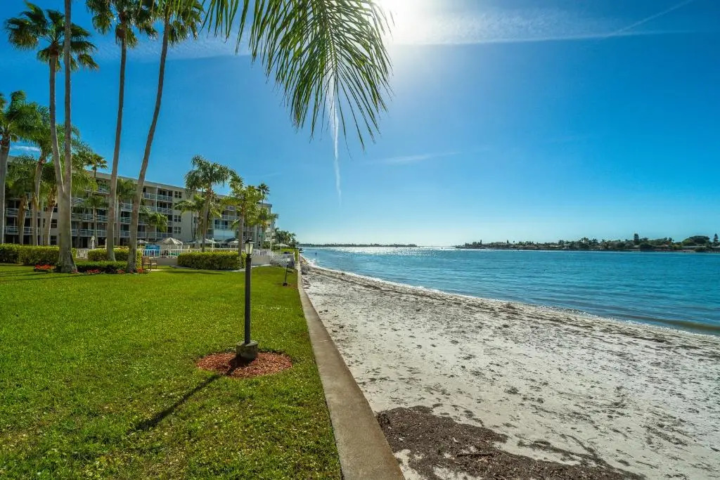 Bahia Vista 8-115