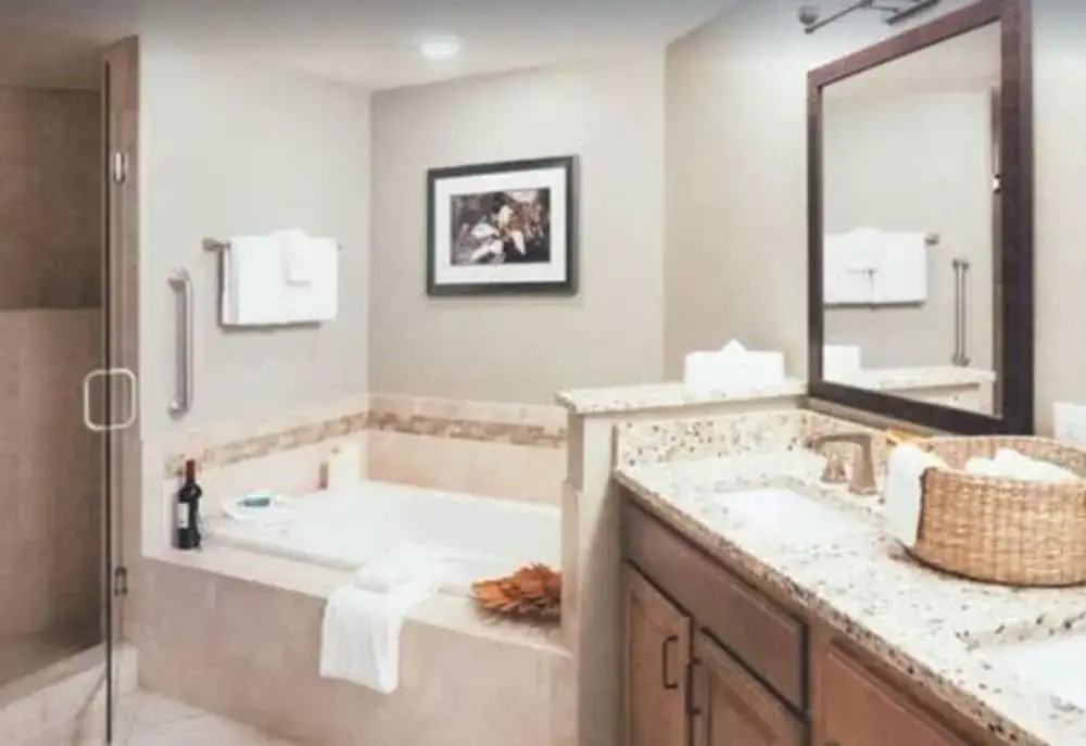 2 Bedroom Condo Next to Disney World! Full of Amenities, Water Park, Golf Course