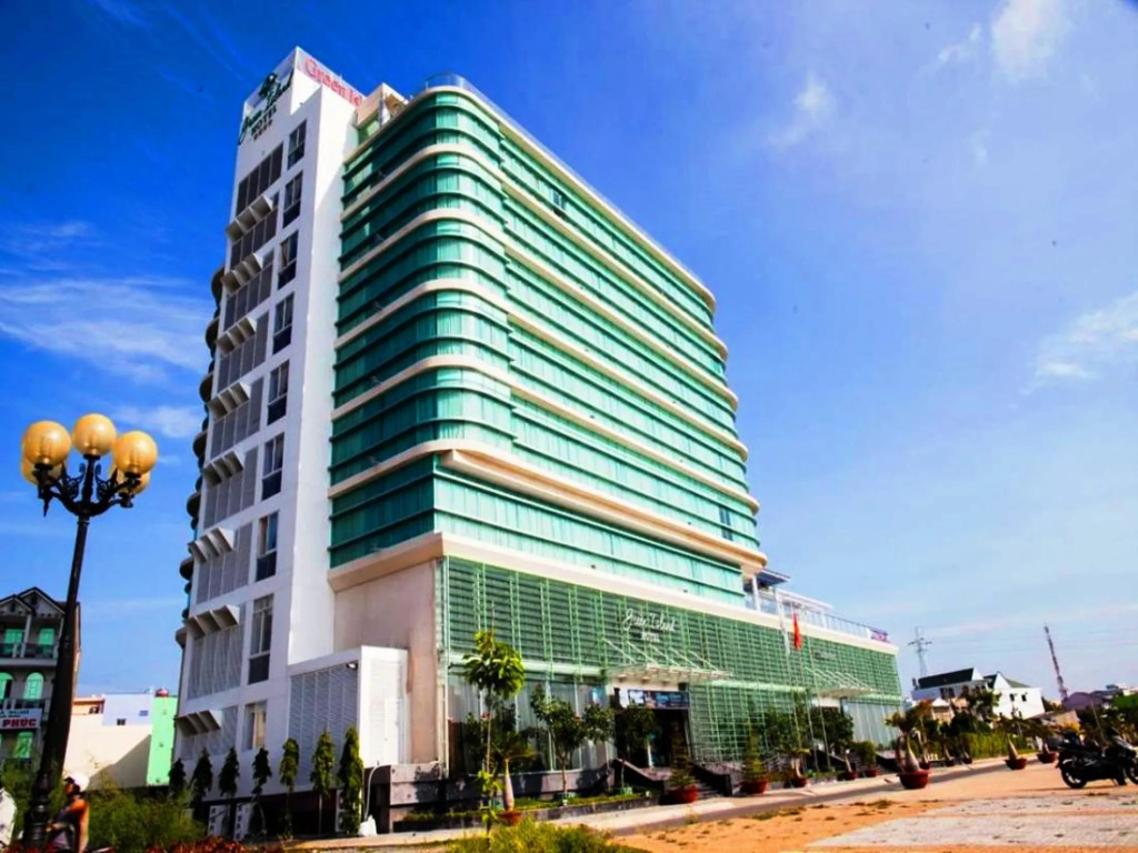 River Hotel