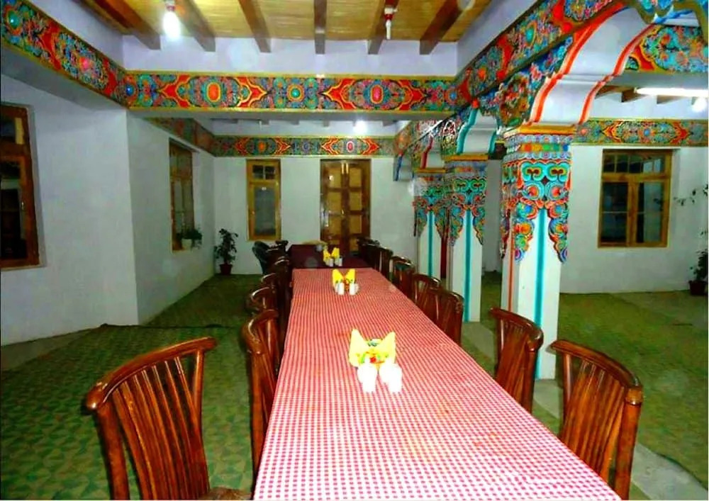 Omasila Hotel