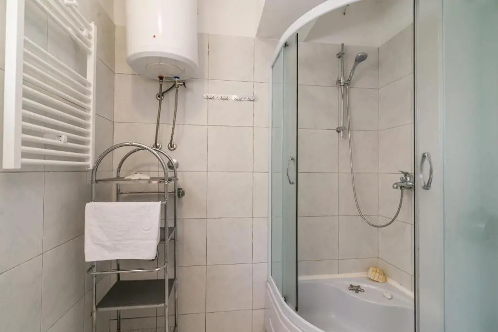 La Bodega Apartments
