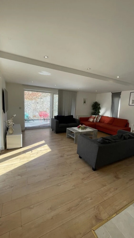 Impeccable 3-bed Apartment in London