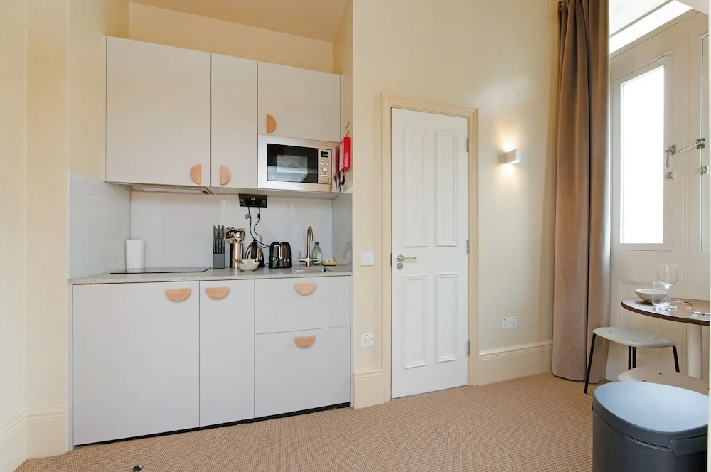 Deluxe Studio Suite in Historic Camden Terrace