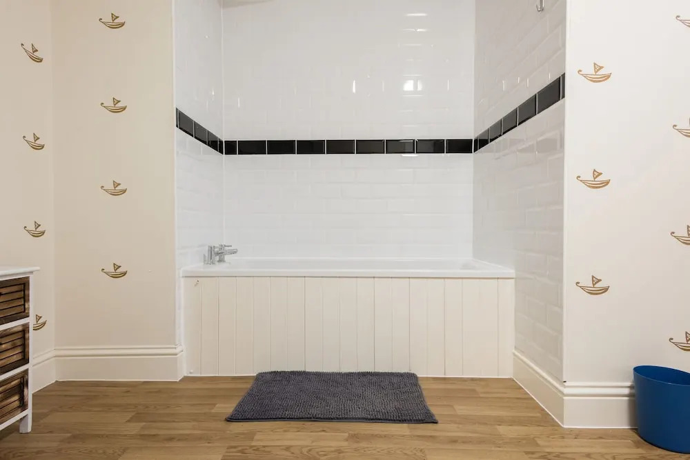 The Broadmead Jungle - Lovely & Central 3BDR Apartments	