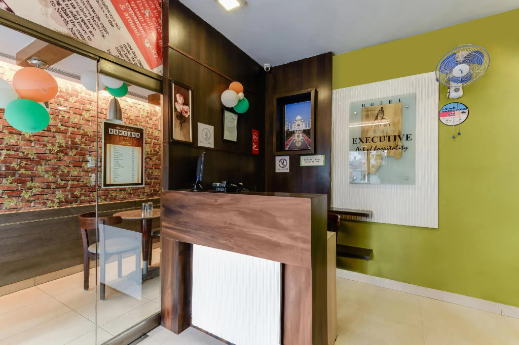OYO 10416 Hotel Arts Executive