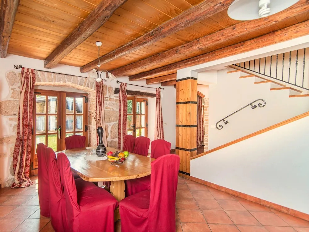 Beautiful villa for 10 persons in a quiet area with private pool, beach at 10 km