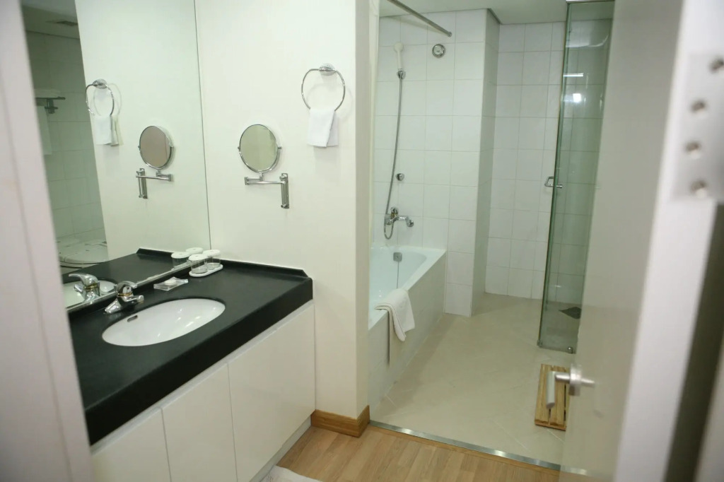 Gumi Century Hotel