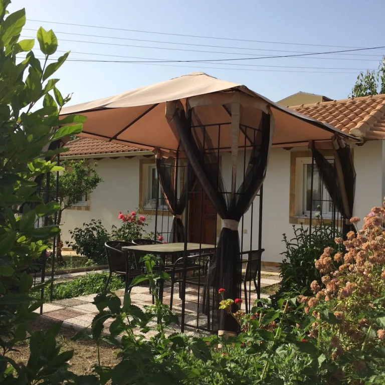 Elenas Seaside Apartments & Studios