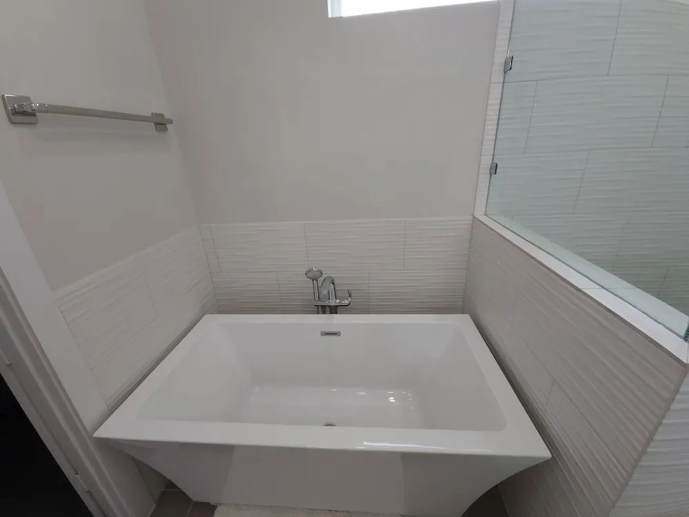 "modern 3bed Townhome. Near Nrg"