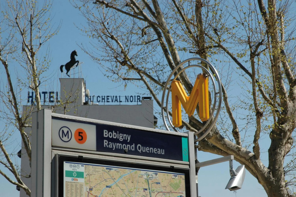 Le Cheval Noir Hôtel Paris Pantin