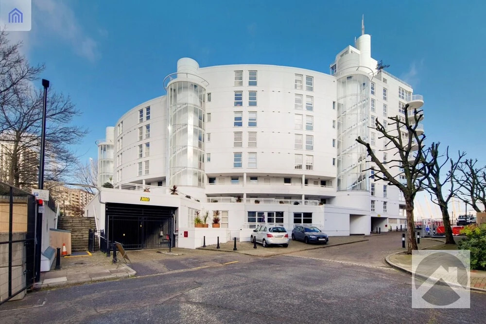 2 Bed &1 Bath Apartment in Canary Wharf