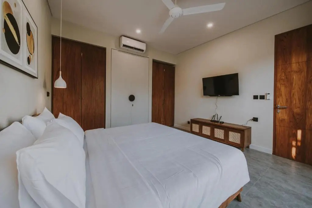 New 4 Br 5 Min Walk To Berawa Beach Enclosed Livng
