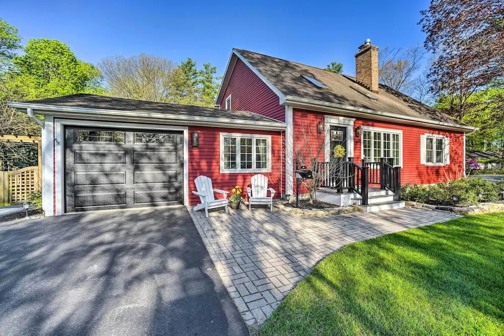 Family-friendly Retreat w/ Hot Tub: 1 Mi to Dtwn