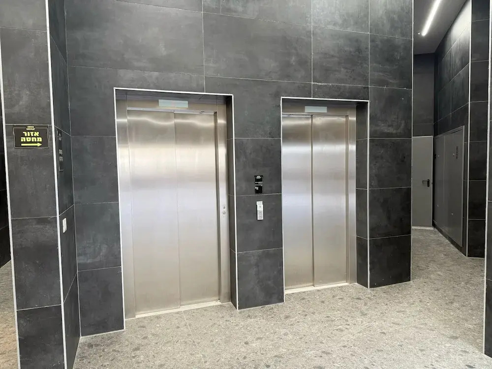 J&G Suites