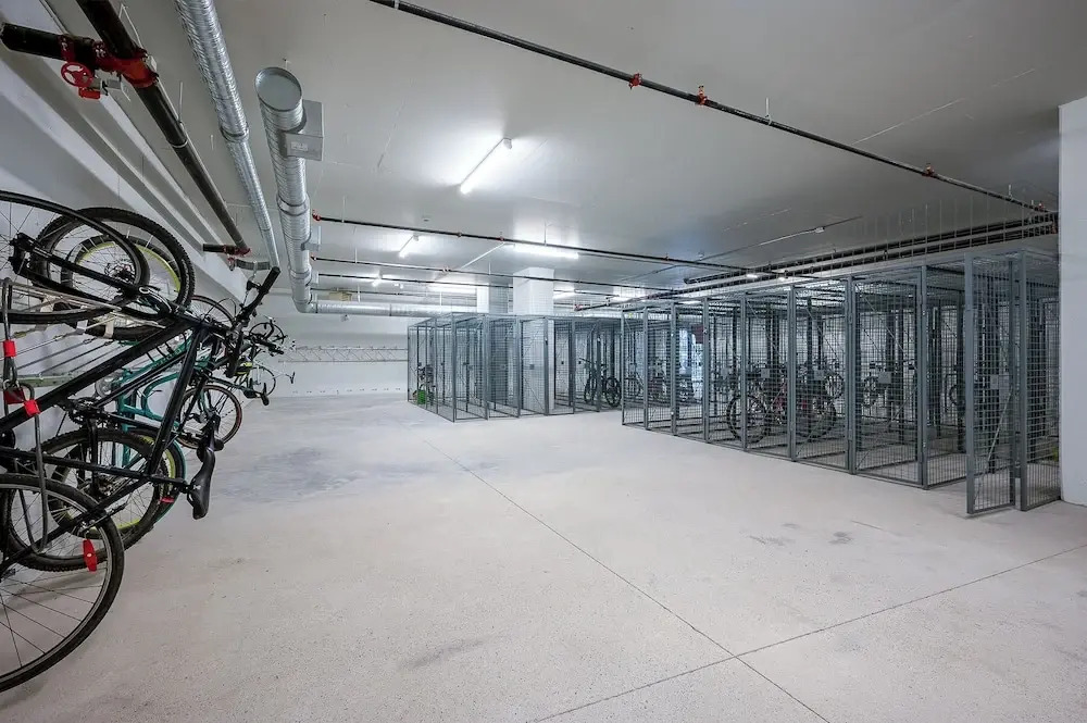 AQUA Corner Unit w Amazing View 614