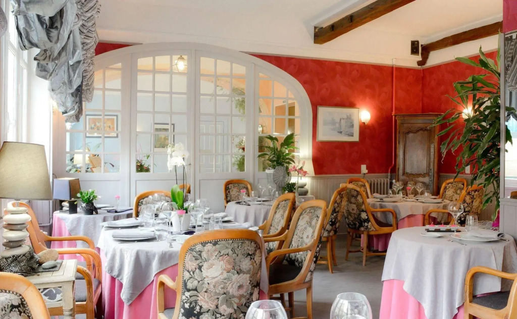 Logis Hôtel et Restaurant du Dauphin