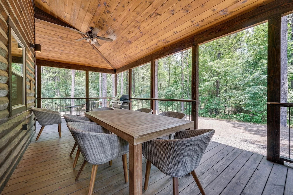 Hot Tub & Fire Pit at Broken Bow Cabin!