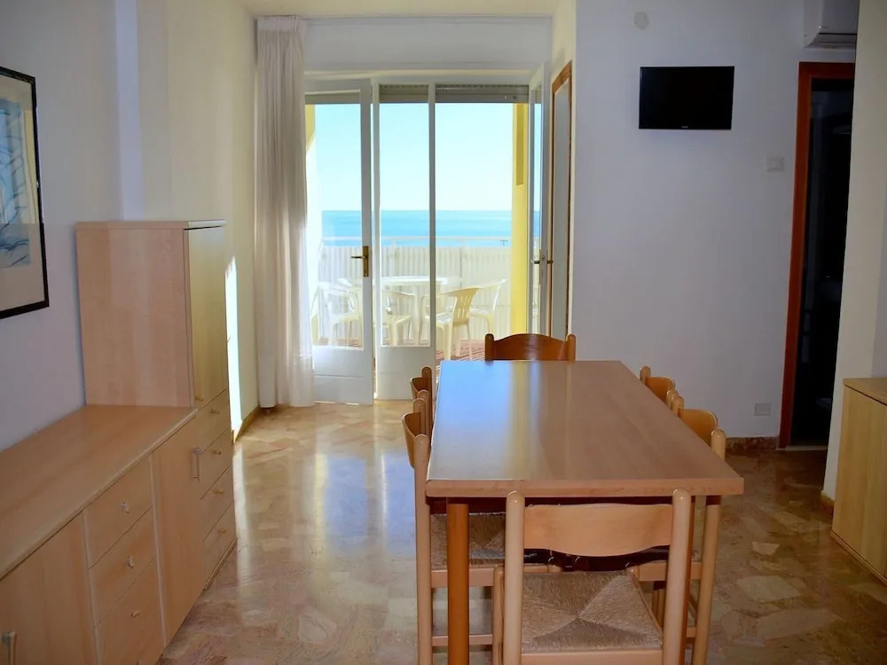 Lovely Seaview Flat-beahost